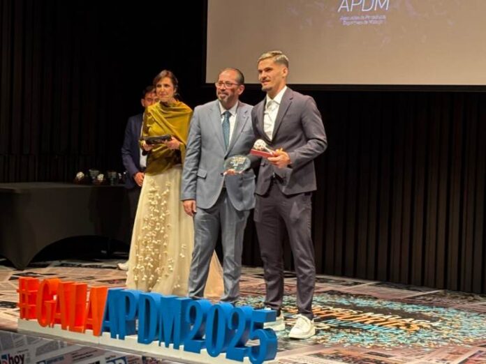 Chupe recibe el premio 'Alhaurín de la Torre a la Proyección Deportiva '