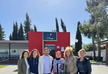 El subcampeón olímpico Damián Quintero comparte los valores y la disciplina del kárate con estudiantes de El Pinar