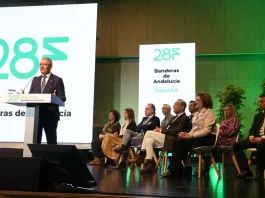 Las Banderas de Andalucía por el 28F reconocen el alto nivel de compromiso, la excelencia y el liderazgo de Málaga