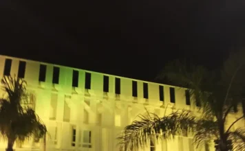 El Ayuntamiento se ilumina de dorado por el Día Internacional del Cáncer Infantil