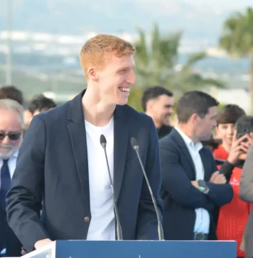 Alberto Díaz coloca la primera piedra del Polideportivo que llevará su nombre en Alhaurín de la Torre