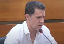 VOX denuncia la actitud “caciquil y dictatorial” del alcalde del PP tras expulsar a su portavoz del Pleno del 8M en Alhaurín de la Torre VOX denuncia la actitud “caciquil y dictatorial” del alcalde del PP tras expulsar a su portavoz del Pleno del 8M en Alhaurín de la Torre