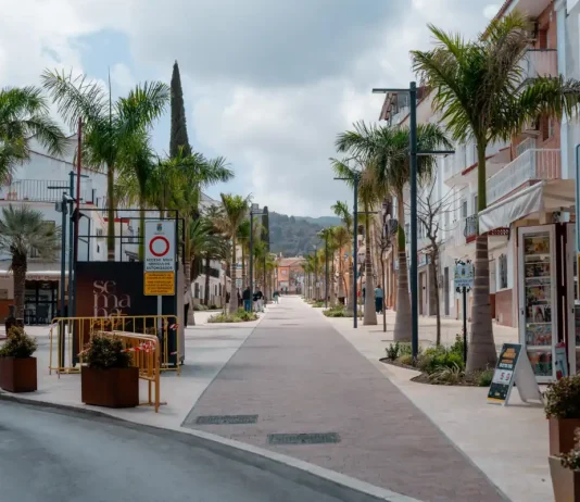 Finalizan las obras de remodelación y peatonalización de la avenida de España de Alhaurín de la Torre