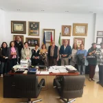 El grupo de investigación y coloquio del Centro Sesmero visita la casa consistorial