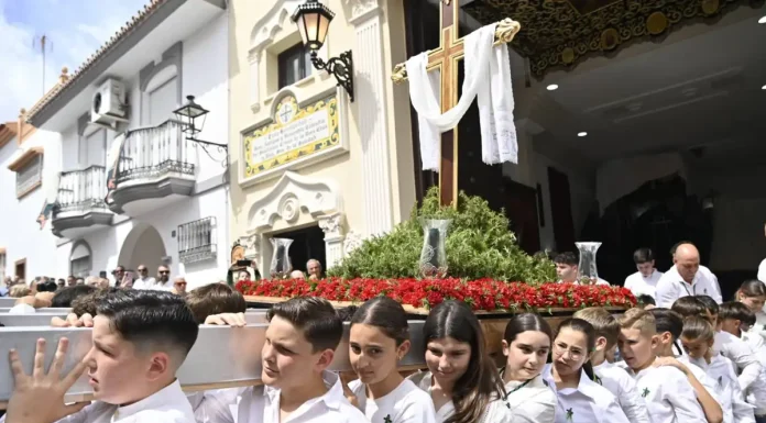 Los Verdes cierran su Fiesta de la Cruz con un gran ambiente y una exitosa procesión infantil