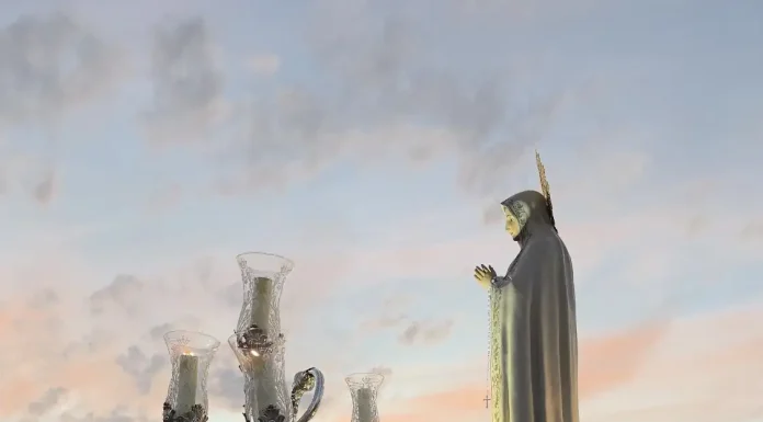 La Virgen de Fátima recorre las calles de El Romeral entre un gran fervor popular