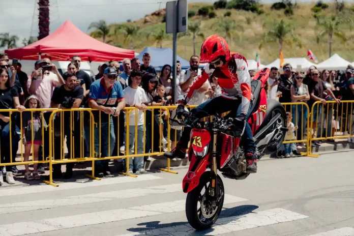 La novena Maxi Concentración Motera reúne a miles de aficionados en un de semana de motor y convivencias