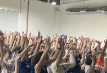 Alhaurín de la Torre se suma a un multitudinario musical en contra del acoso escolar
