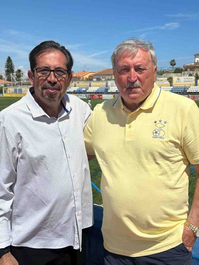 El exfutbolista Antonín Panenka reintenta su famoso penalti en Alhaurín de la Torre