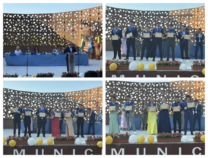 El alumnado de 2° de bachillerato del IES Capellanía se gradúa en El Portón