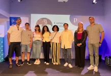 La periodista Carmen del Riego reivindica el pensamiento crítico frente a la desinformación en la clausura de Prensa en mi mochila
