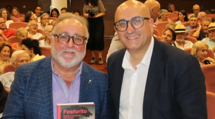 El alcalde y el concejal de Cultura acuden a la presentación del libro dedicado a Fosforito