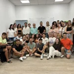 El alcalde visita el curso de primeros auxilios de los monitores de los campamentos de verano