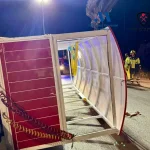 La rápida respuesta de los servicios de emergencia evitó consecuencias mayores tras el vuelco de un tren turístico en Cártama