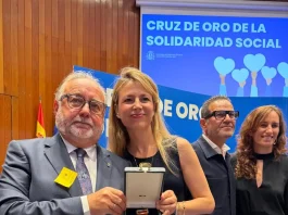 El alcalde de Alhaurín de la Torre recoge la Cruz de Oro de la Solidaridad Social