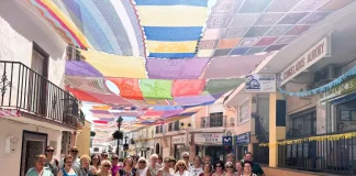 Agradecimiento a las tejedoras del gran toldo de croché Alhaurín de la Torre   