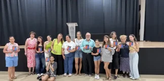 El alumnado del Taller de Escritura Creativa recopila sus relatos y poesías en un libro