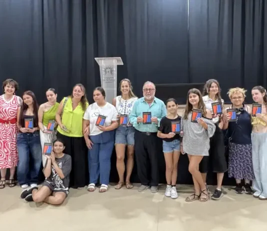 El alumnado del Taller de Escritura Creativa recopila sus relatos y poesías en un libro