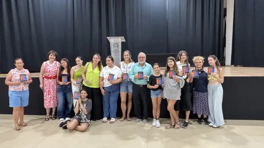 El alumnado del Taller de Escritura Creativa recopila sus relatos y poesías en un libro