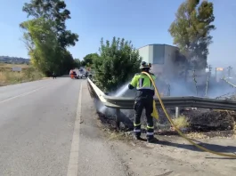 Controlado el incendio declarado en Arroyo Grajea tras afectar a una nave y obligar a cortar la carretera Churriana-Cártama