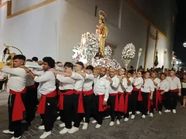 El Barrio Viejo pone el broche final a sus fiestas con la procesión de la Virgen del Carmen