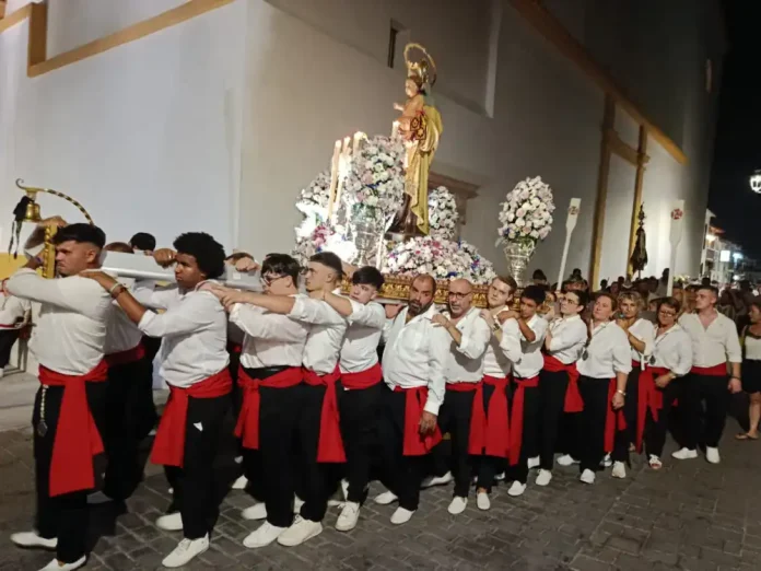El Barrio Viejo pone el broche final a sus fiestas con la procesión de la Virgen del Carmen El Barrio Viejo pone el broche final a sus fiestas con la procesión de la Virgen del Carmen