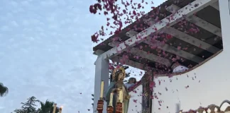 Santa Amalia recorrió su barriada entre el fervor y la tradición