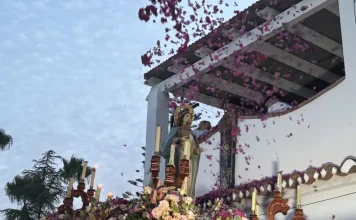 Santa Amalia recorrió su barriada entre el fervor y la tradición