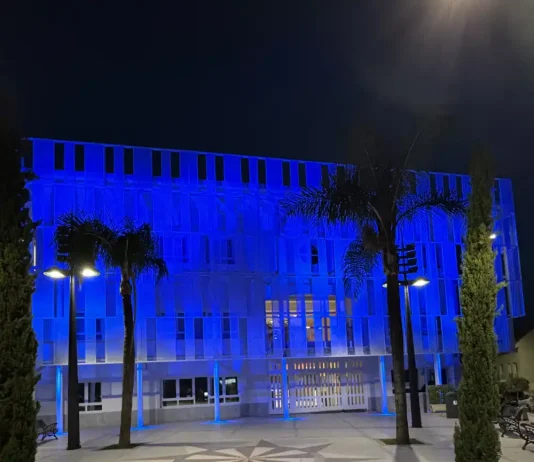 Alhaurín de la Torre se ilumina de Azul para apoyar a quienes conviven con La Enfermedad de «Sjögren Alhaurín de la Torre se ilumina de Azul para apoyar a quienes conviven con La Enfermedad de "Sjögren