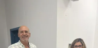 Los clubes de lectura mantienen un encuentro literario con Manuel de Molina   
