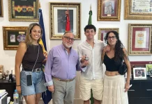 El Alcalde de Alhaurín de la Torre recibe a Marco de la Hoz, concursante de La Voz Kids
