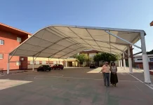 El alcalde visita el campamento para jóvenes con discapacidad