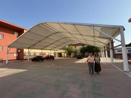 El alcalde visita el campamento para jóvenes con discapacidad