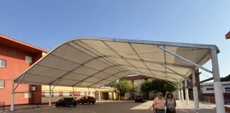 El alcalde visita el campamento para jóvenes con discapacidad