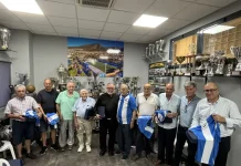 El Alhaurín de la Torre CF hace entrega del carné de la temporada a sus socios más veteranos El Alhaurín de la Torre CF hace entrega del carné de la temporada a sus socios más veteranos