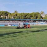 El Ayuntamiento mejora la superficie de juego de los campos de fútbol y las pistas de pádel  