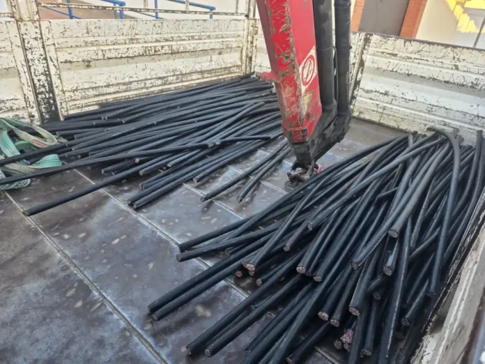 La Policía Local detiene a tres personas por la sustracción de cableado telefónico La Policía Local detiene a tres personas por la sustracción de cableado telefónico