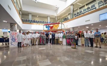 El Hospital Clínico de Málaga se viste de feria para pacientes y profesionales El Hospital Clínico de Málaga se viste de feria para pacientes y profesionales