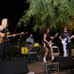 Amazona Rock entusiasma al público con sus versiones de los grandes clásicos del género