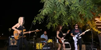 Amazona Rock entusiasma al público con sus versiones de los grandes clásicos del género