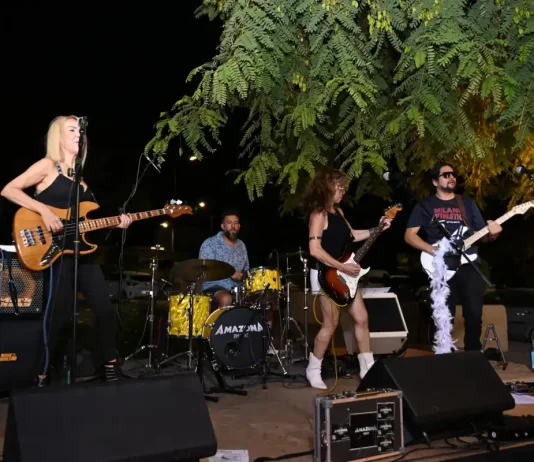 Amazona Rock entusiasma al público con sus versiones de los grandes clásicos del género