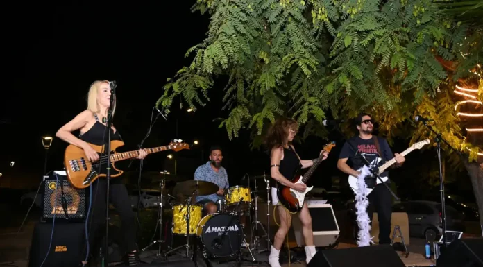 Amazona Rock entusiasma al público con sus versiones de los grandes clásicos del género Amazona Rock entusiasma al público con sus versiones de los grandes clásicos del género