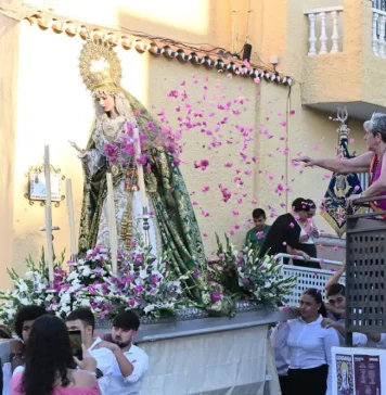 La Virgen de la Esperanza recorre el Barrio de La Alegría en una emotiva procesión