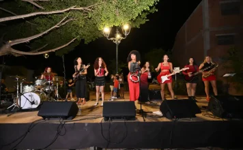 Lady Shakes despliega toda su energía para cerrar con brillantez el ciclo ‘De plaza en plaza’ Lady Shakes despliega toda su energía para cerrar con brillantez el ciclo 'De plaza en plaza'