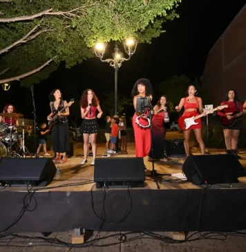 Lady Shakes despliega toda su energía para cerrar con brillantez el ciclo ‘De plaza en plaza’ Lady Shakes despliega toda su energía para cerrar con brillantez el ciclo 'De plaza en plaza'