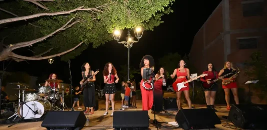 Lady Shakes despliega toda su energía para cerrar con brillantez el ciclo 'De plaza en plaza'