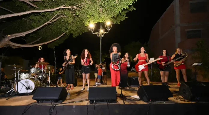 Lady Shakes despliega toda su energía para cerrar con brillantez el ciclo ‘De plaza en plaza’ Lady Shakes despliega toda su energía para cerrar con brillantez el ciclo 'De plaza en plaza'