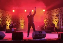 Alberto Ruiz conquista El Portón con “Escándalo”, un viaje por las grandes canciones de Raphael