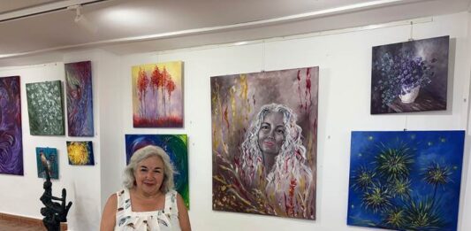 Paloma del Amo presenta la exposición 'Otra realidad' en la sede de Pincel y Barro