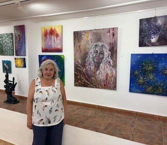 Paloma del Amo presenta la exposición 'Otra realidad' en la sede de Pincel y Barro